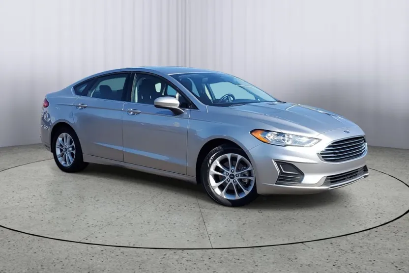 2020 Ford Fusion SE photo 1