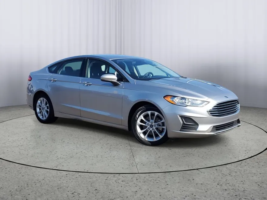 2020 Ford Fusion SE photo 1
