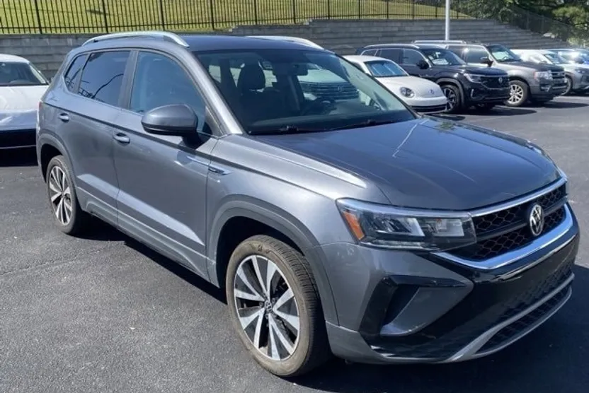 2022 Volkswagen Taos SE photo 1