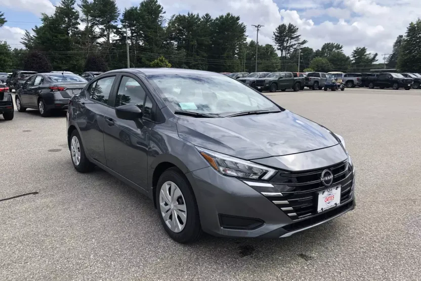 2025 Nissan Versa S photo 1