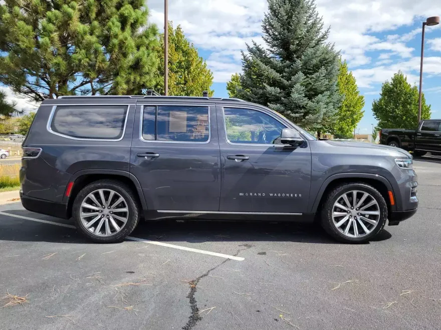 2022 Jeep Grand Wagoneer II photo 1