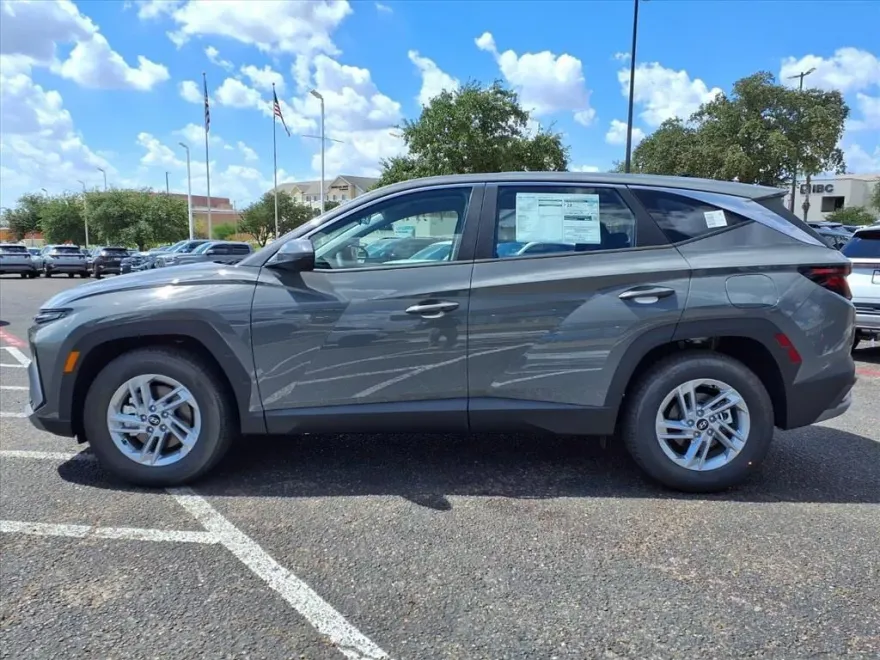 2026 Hyundai Tucson SE photo 1