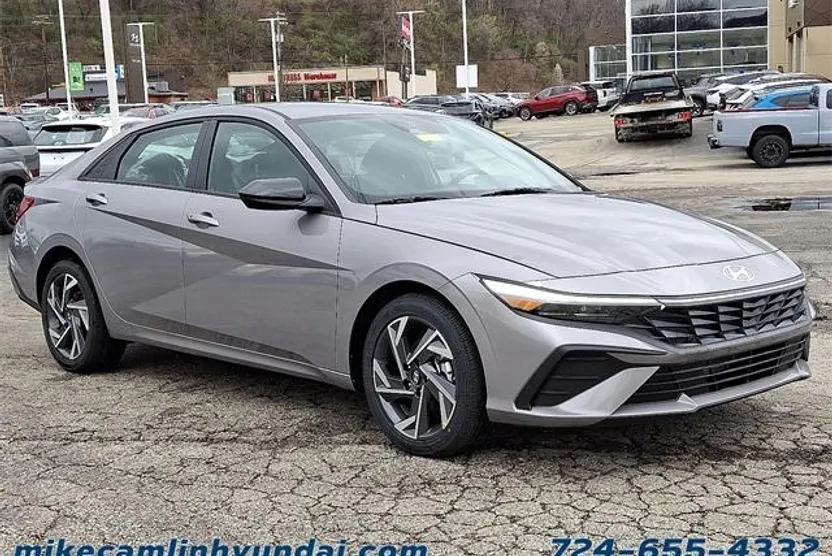 2025 Hyundai Elantra SEL Sport photo 1