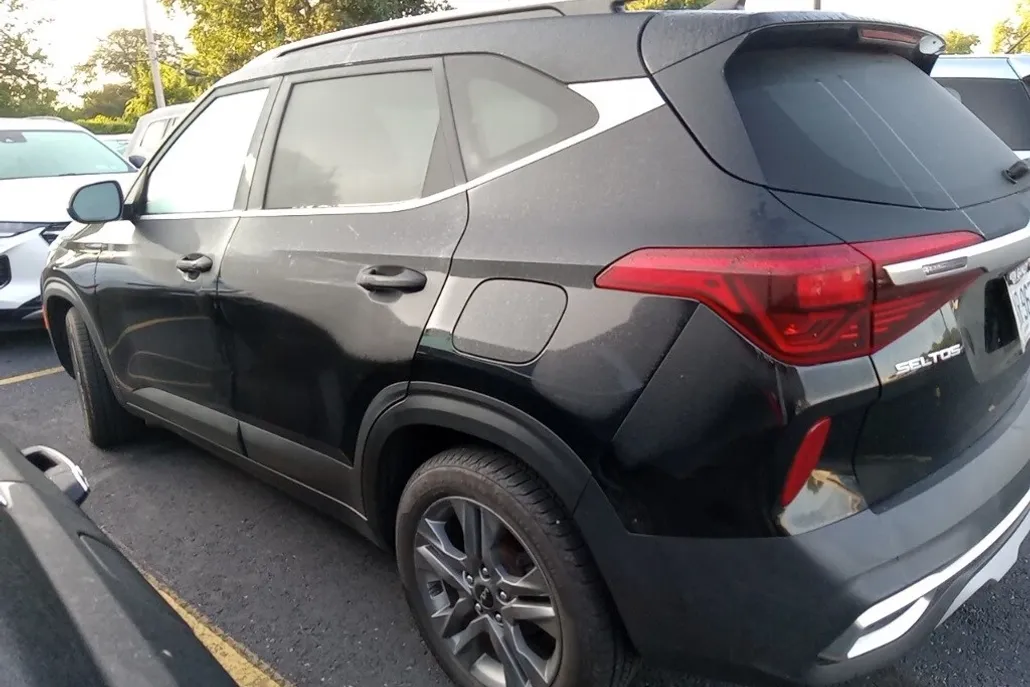 2022 Kia Seltos S photo 1