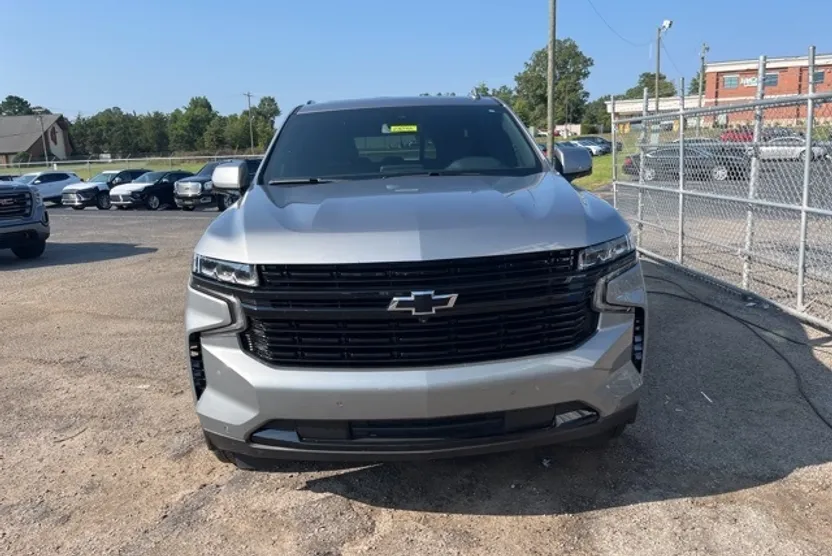 2024 Chevrolet Suburban RST photo 1