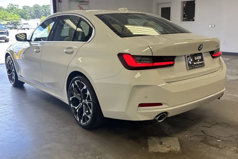 2025 Bmw 330i Sedan photo 1