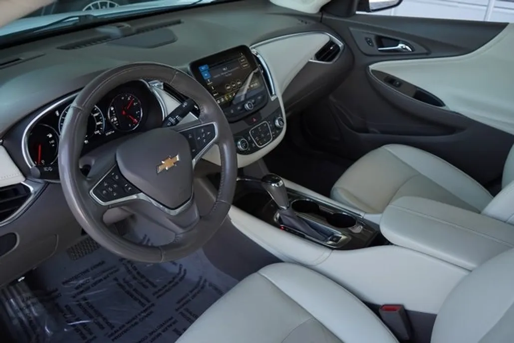 2020 Chevrolet Malibu Premier photo 1