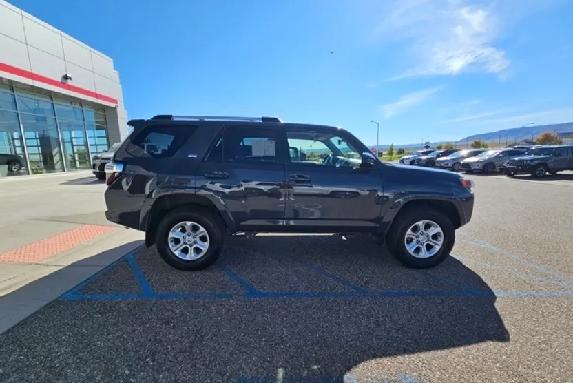 2024 Toyota 4Runner SR5 photo 1