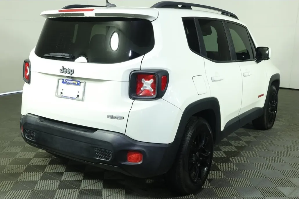 2017 Jeep Renegade Latitude North Edition photo 1