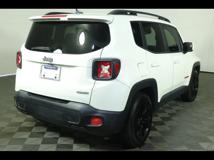 2017 Jeep Renegade Latitude North Edition photo 1