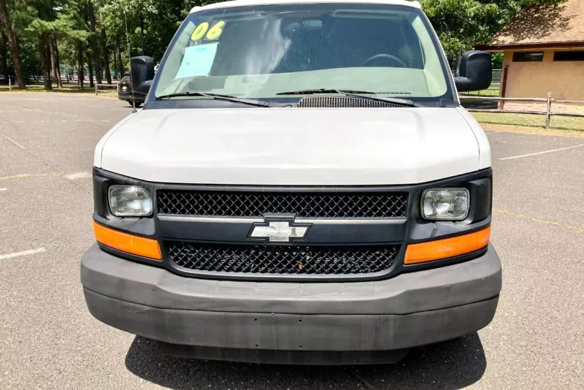 2006 Chevrolet Express 2500 Cargo photo 1