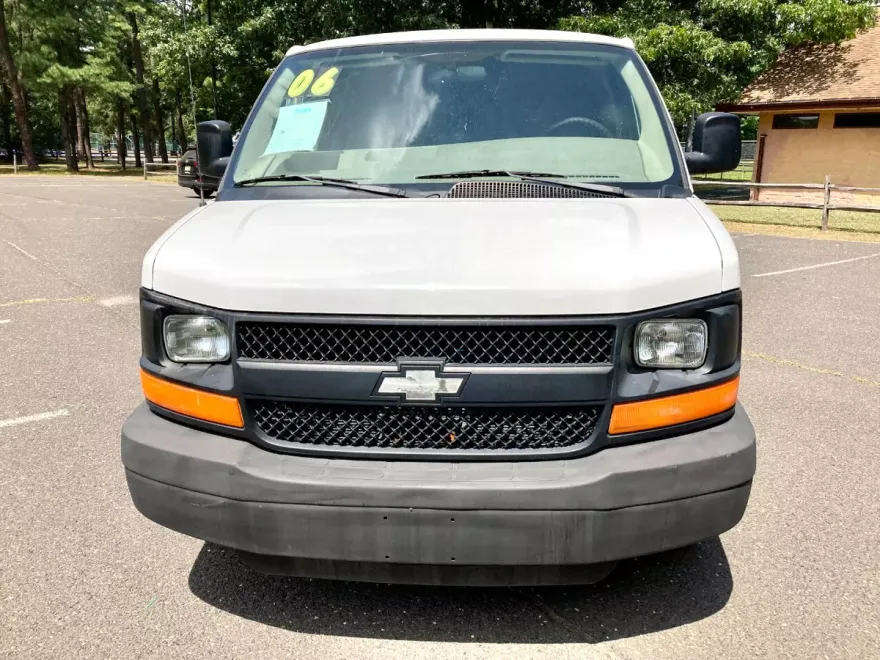 2006 Chevrolet Express 2500 Cargo photo 1