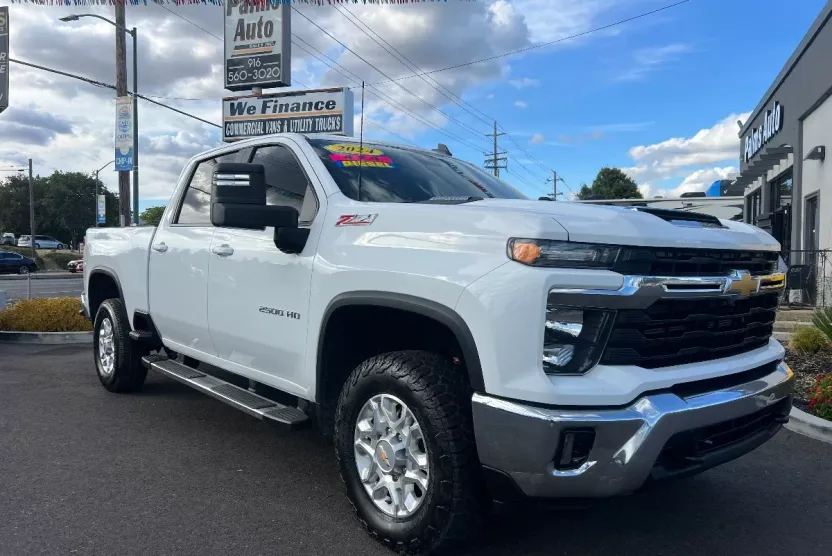 2024 Chevrolet Silverado 2500HD LT photo 1