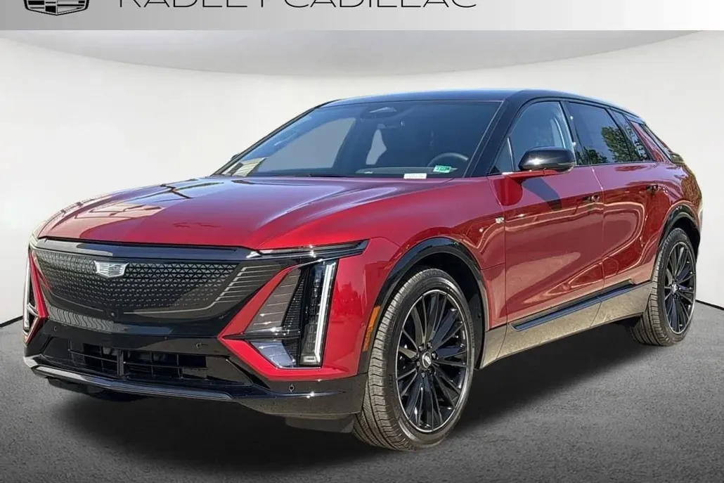 2025 Cadillac Lyriq Sport photo 1