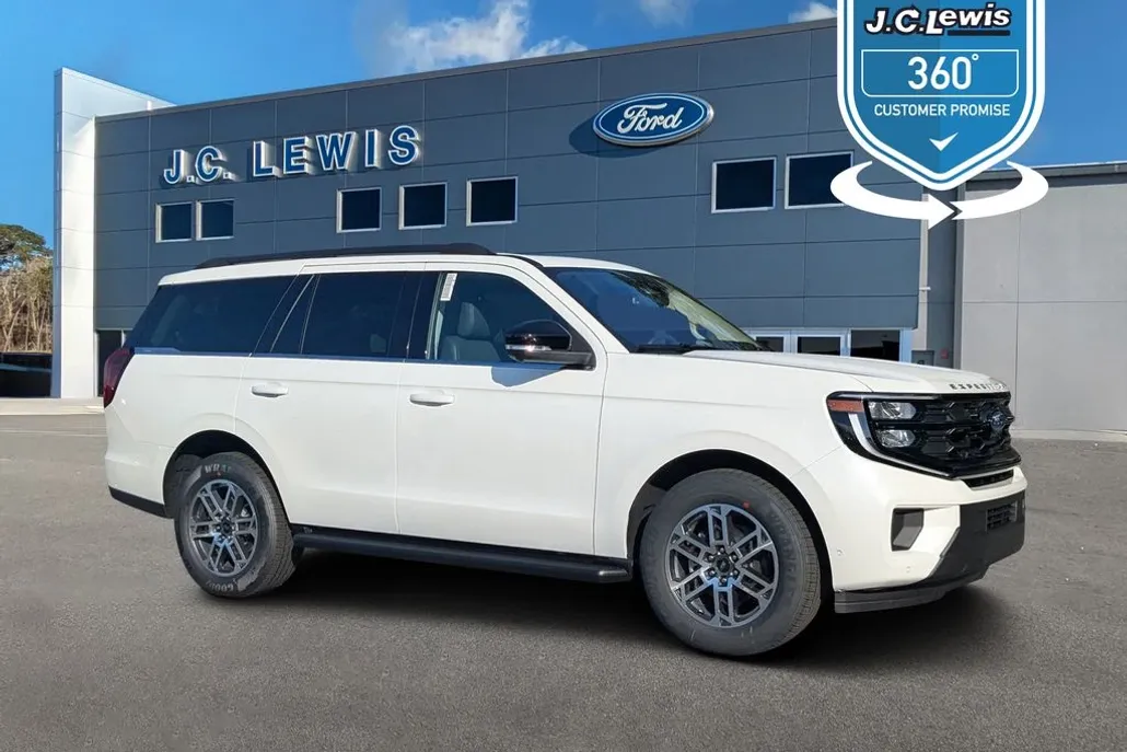 2025 Ford Expedition photo 1