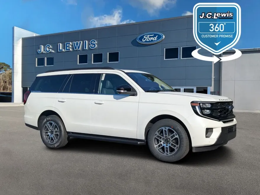 2025 Ford Expedition photo 1