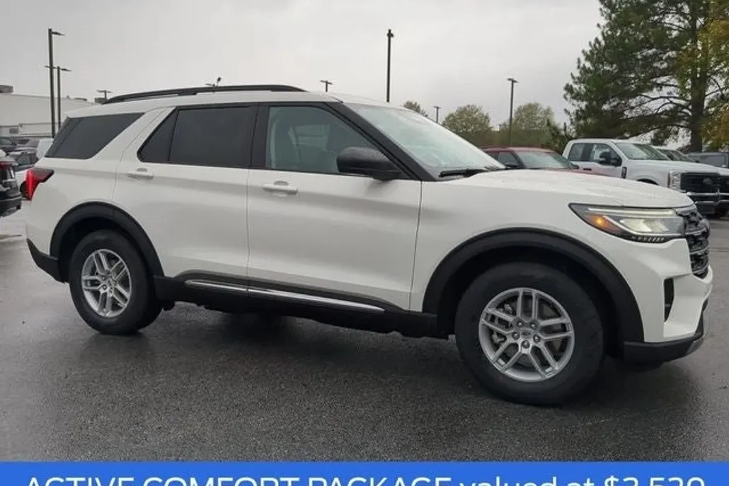 2025 Ford Explorer photo 1