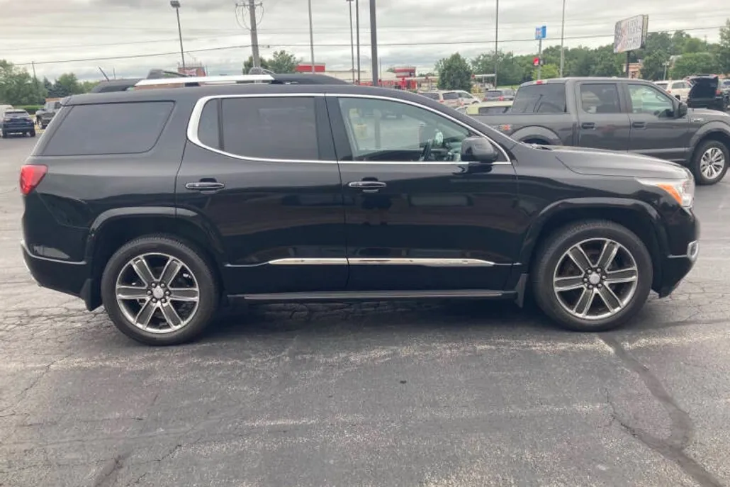 2017 Gmc Acadia Denali photo 1