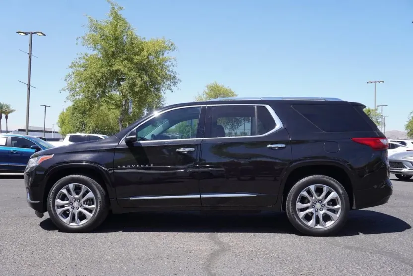 2021 Chevrolet Traverse Premier photo 1