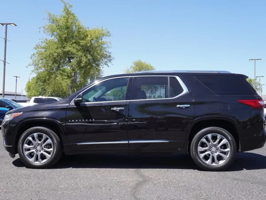 2021 Chevrolet Traverse Premier photo 1