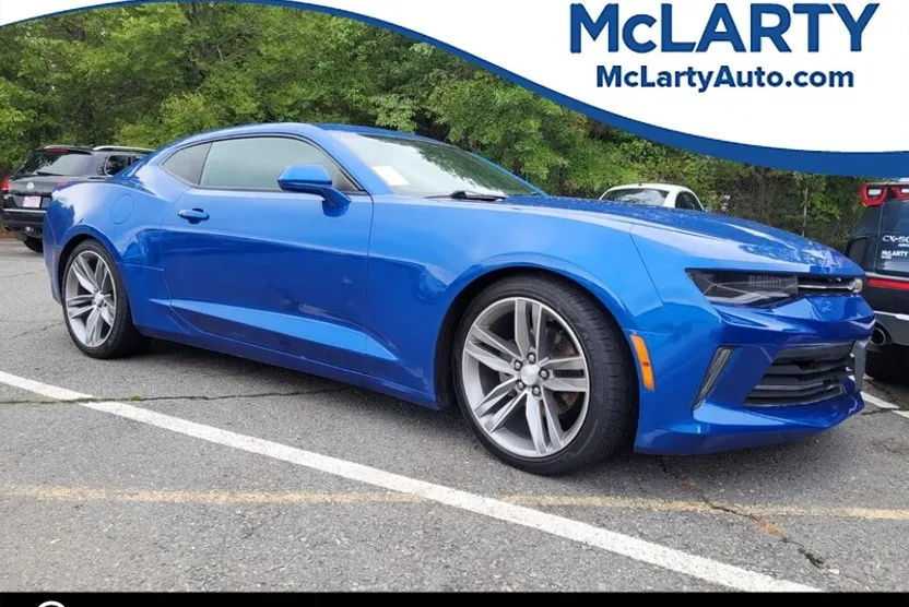2018 Chevrolet Camaro 1LT photo 1