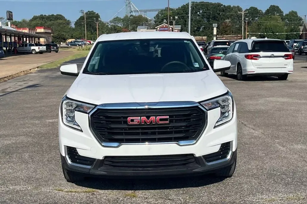 2024 Gmc Terrain SLE photo 1