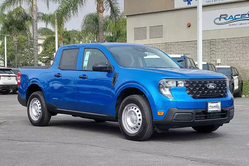 2025 Ford Maverick XL photo 1
