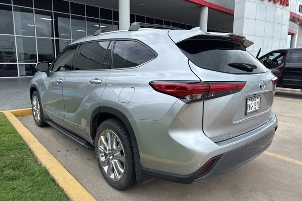 2021 Toyota Highlander Hybrid Limited photo 1