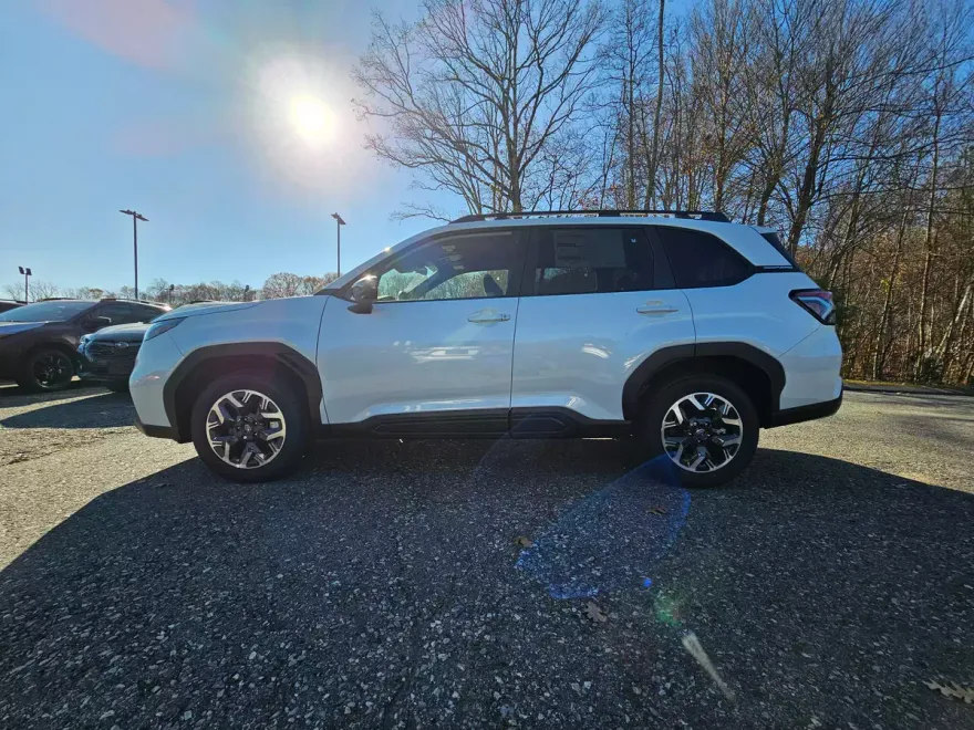 2025 Subaru Forester Premium photo 1