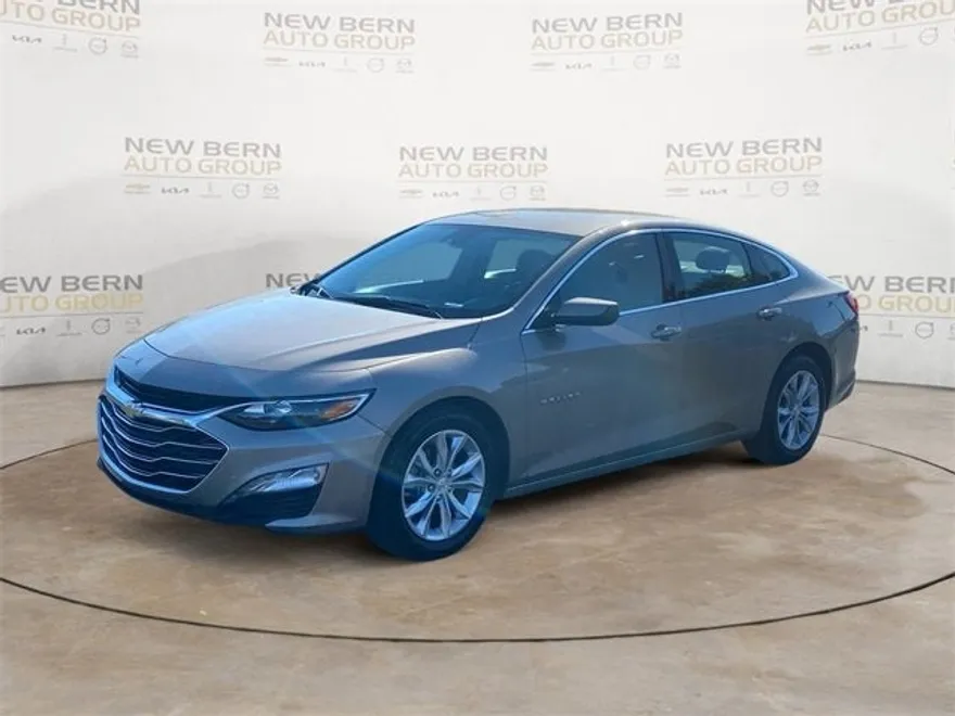 2024 Chevrolet Malibu 1LT photo 1