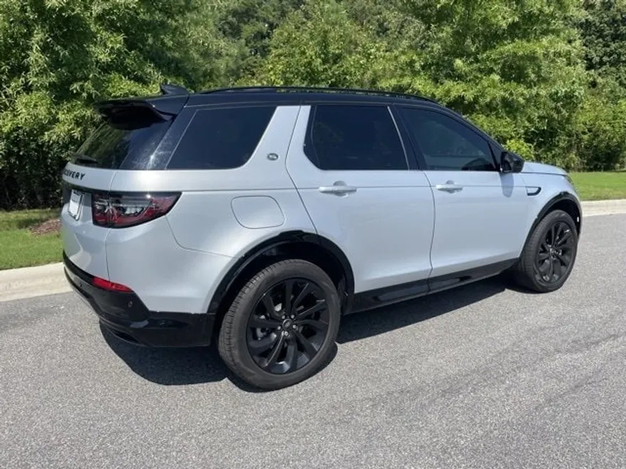 2024 Land Rover Discovery Sport Dynamic SE photo 1