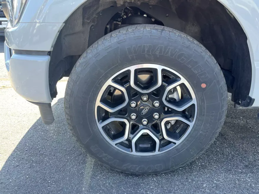 2023 Ford F-150 XLT photo 1