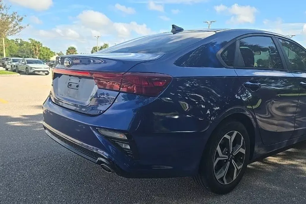 2021 Kia Forte FE LXS photo 1