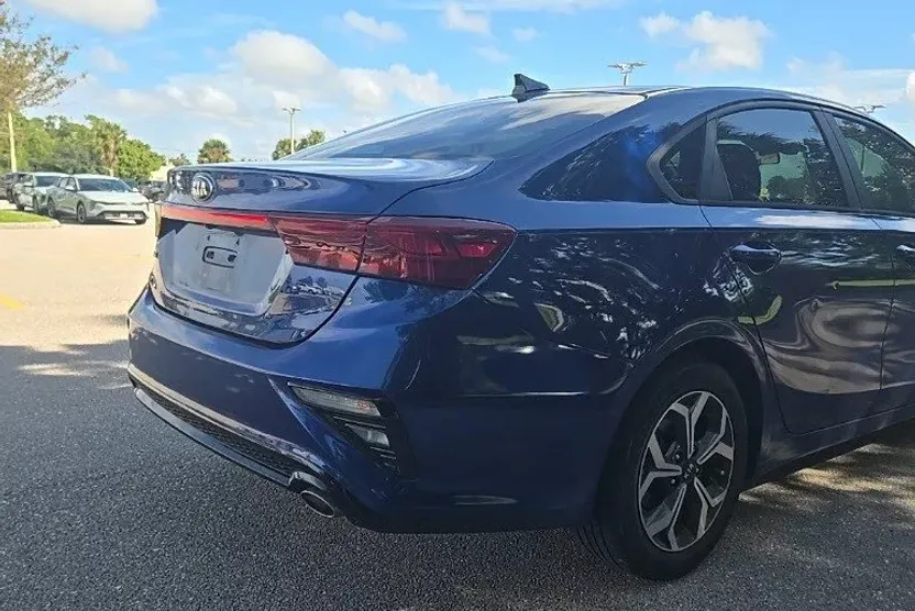 2021 Kia Forte FE LXS photo 1