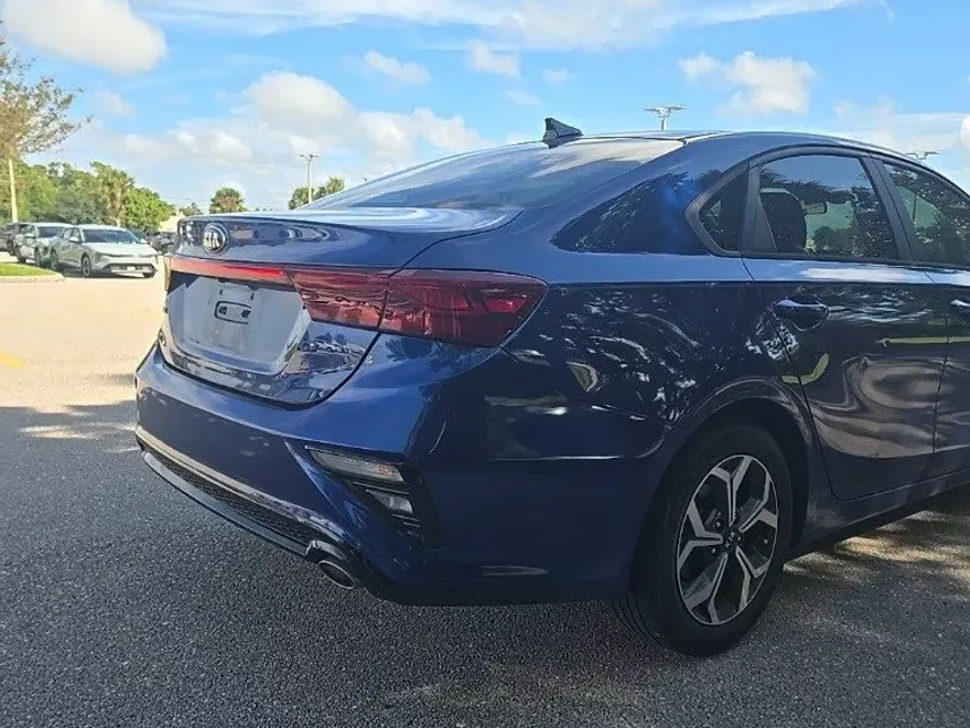2021 Kia Forte FE LXS photo 1