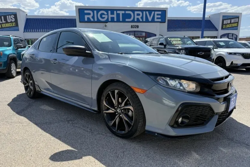2018 Honda Civic Sport photo 1