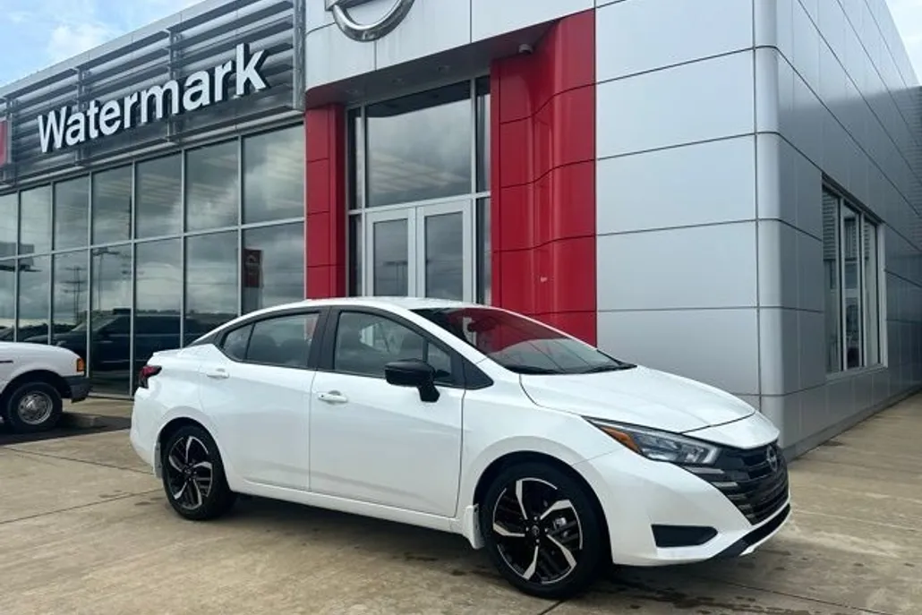 2025 Nissan Versa 1.6 SR photo 1