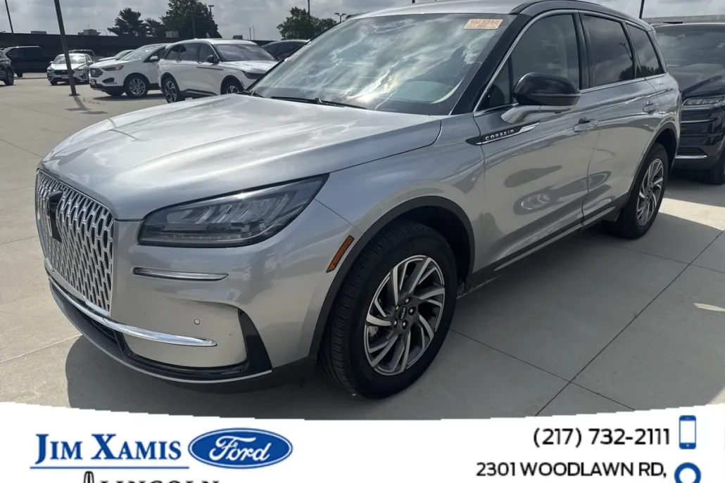2023 Lincoln Corsair Standard photo 1