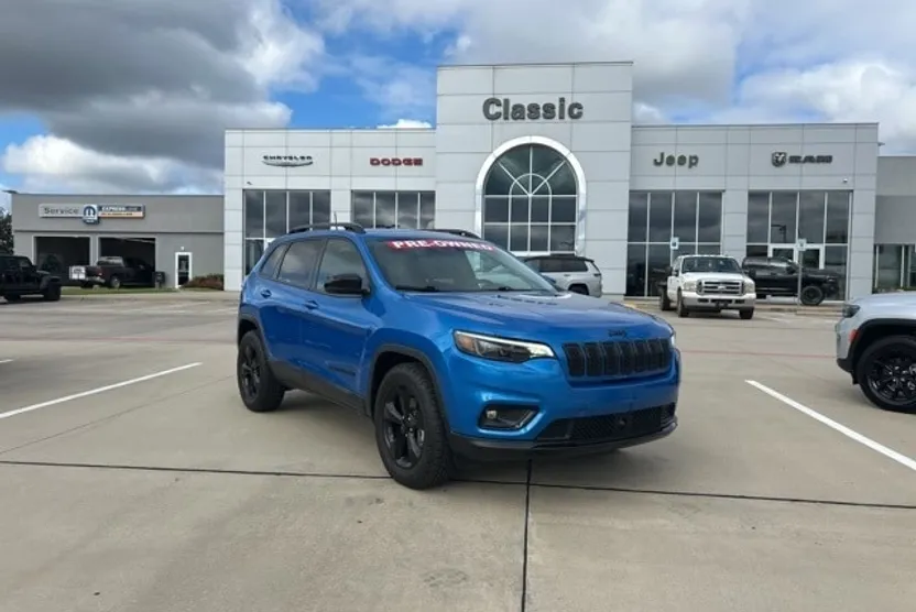 2023 Jeep Cherokee Altitude photo 1