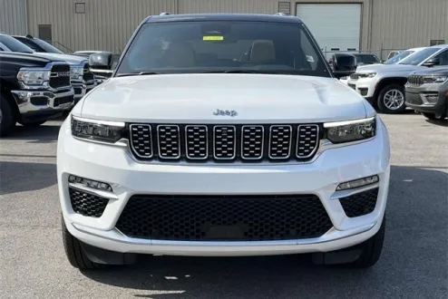 2024 Jeep Cherokee Base photo 3