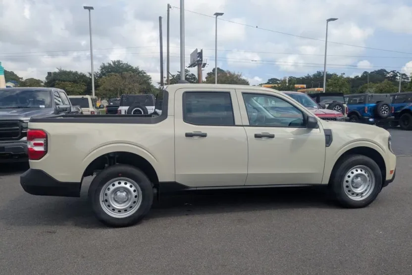 2025 Ford Maverick XL photo 1