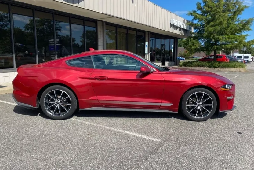 2020 Ford Mustang EcoBoost photo 1
