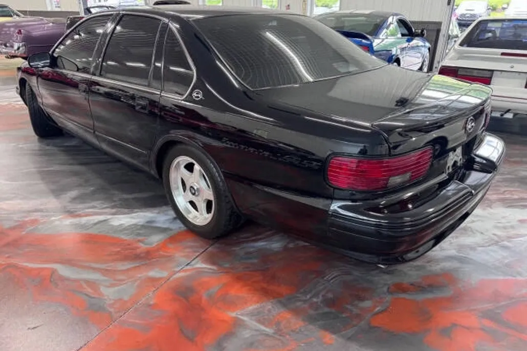1995 Chevrolet Impala SS photo 1