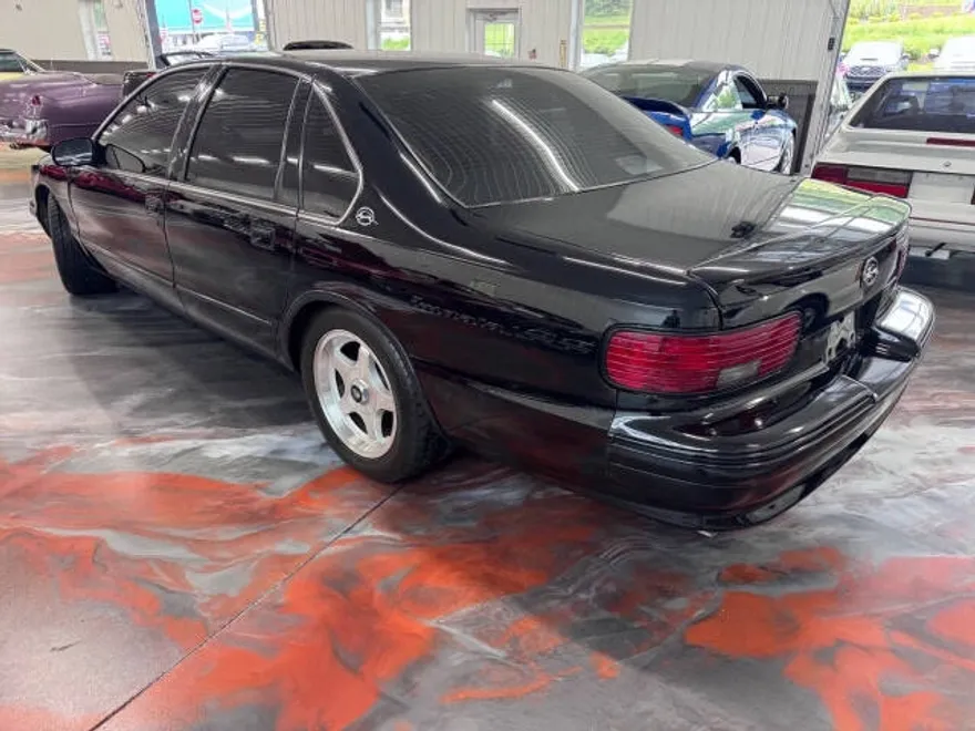1995 Chevrolet Impala SS photo 1