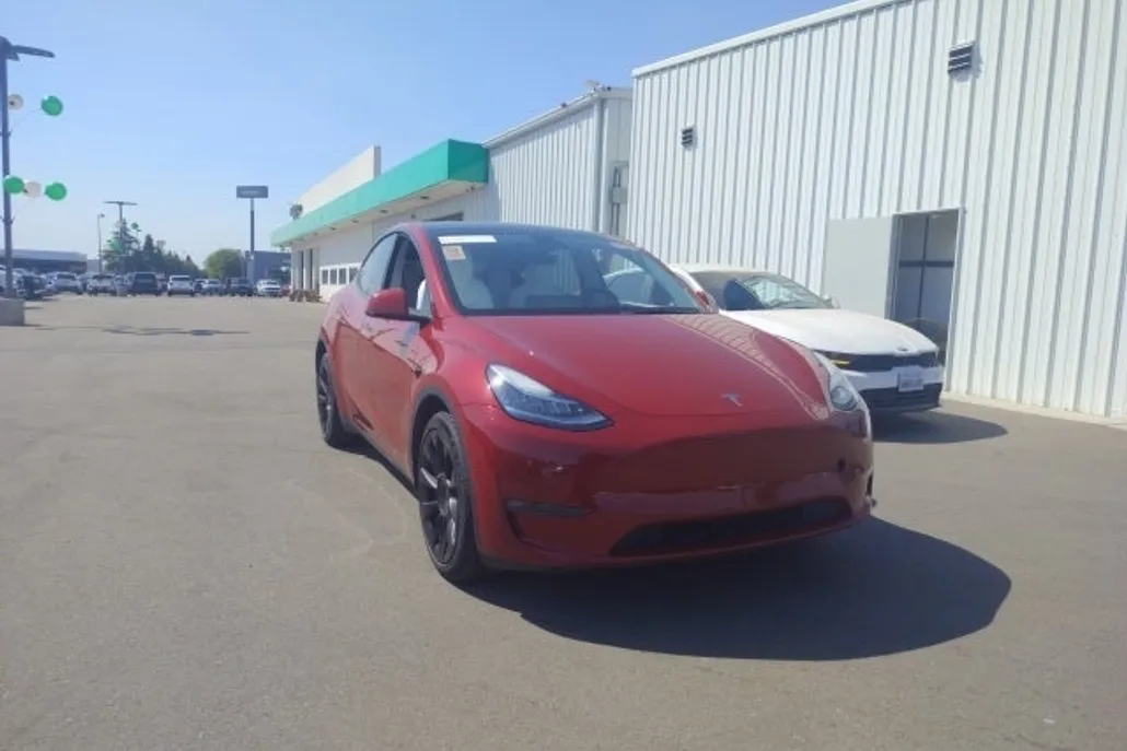 2022 Tesla Model Y Long Range photo 1