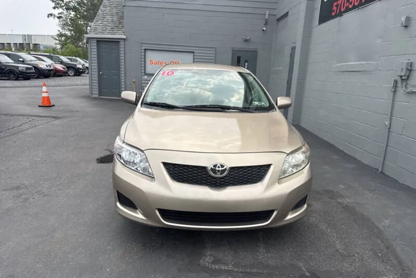 2010 Toyota Corolla LE photo 1