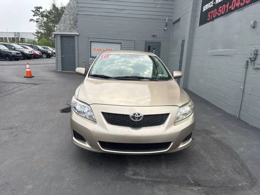 2010 Toyota Corolla LE photo 1