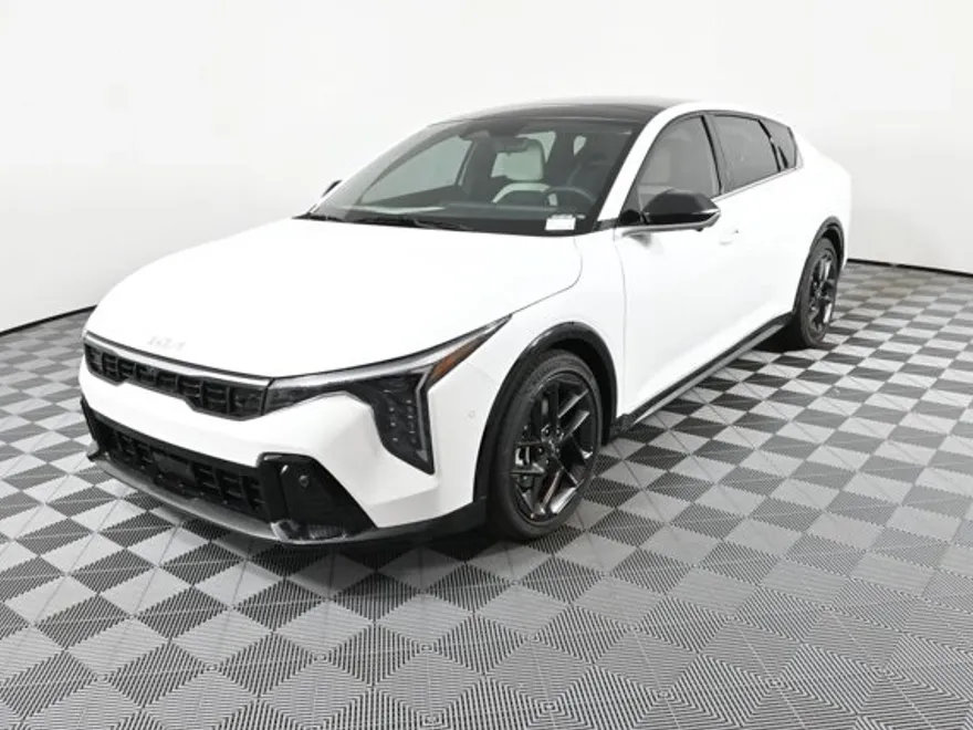 2025 Kia K4 GT-Line Turbo photo 1