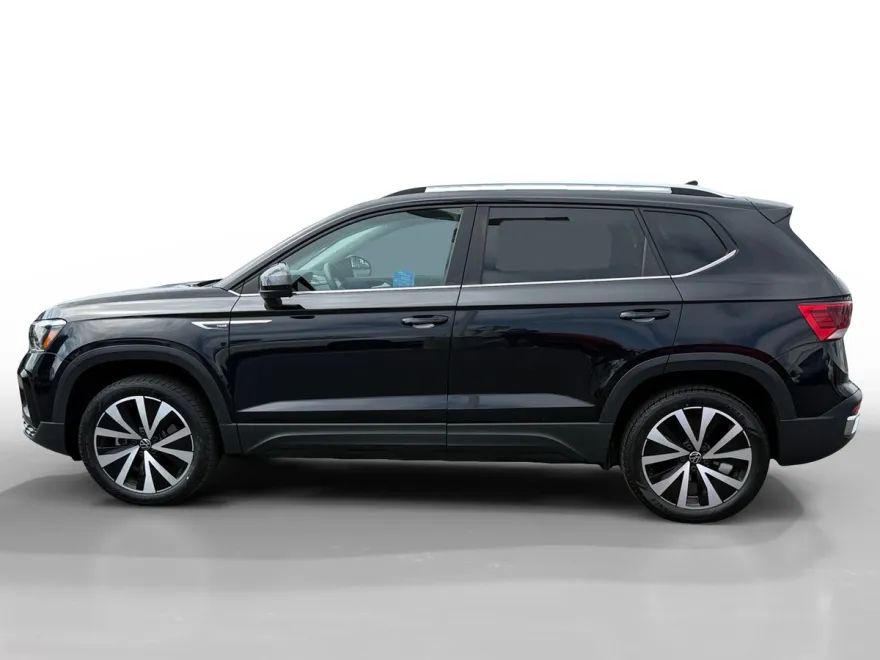 2022 Volkswagen Taos SE photo 1