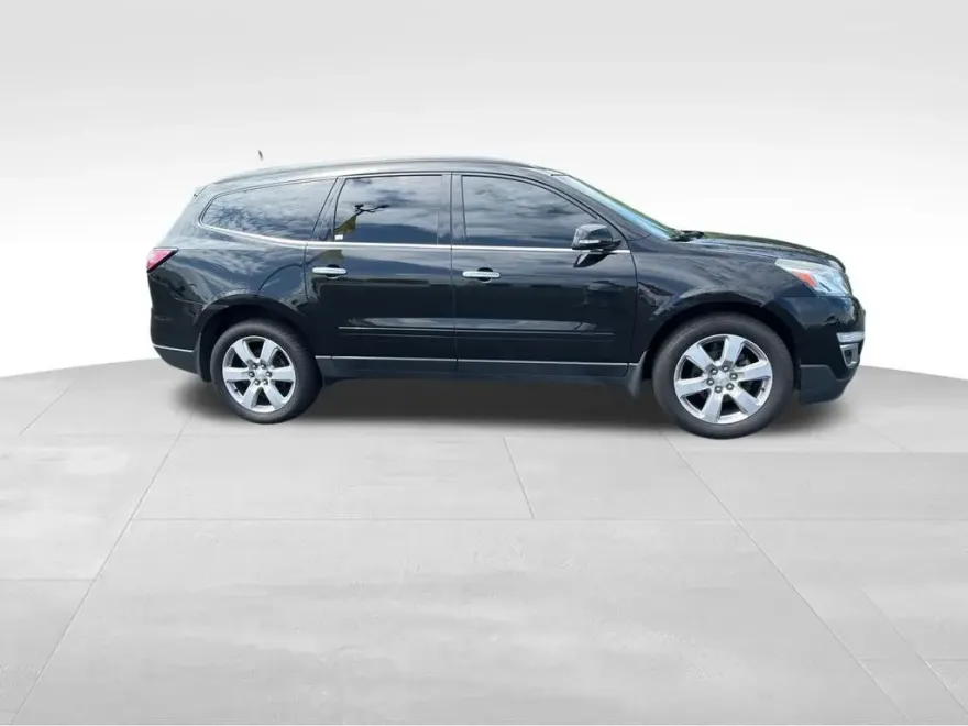 2017 Chevrolet Traverse 1LT photo 1